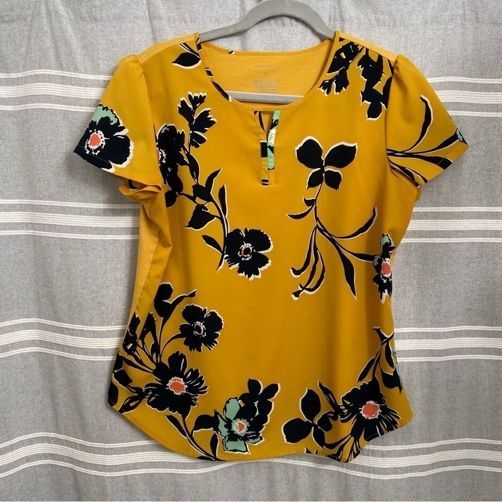 VAN HEUSEN / Yellow with Blue Floral Print Short Sleeve Blouse Size M